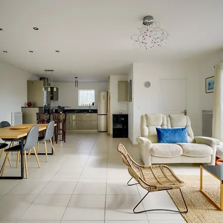 With Terrace And Parking Mérignac