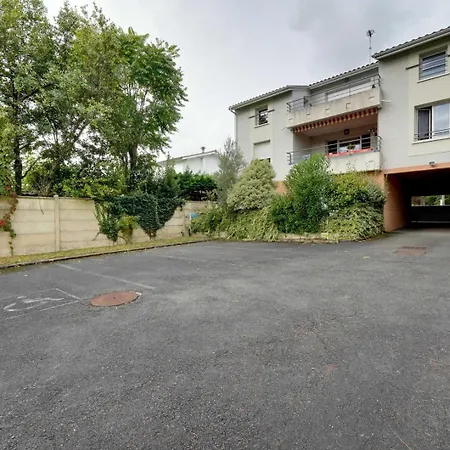 With Terrace And Parking Διαμέρισμα *